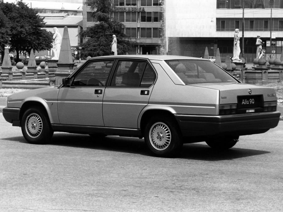  Alfa Romeo 90 (162A) 1984 года  (фото 18 из 25)